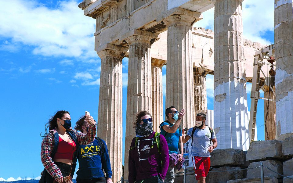 Greece opens to Israeli tourists on Tuesday