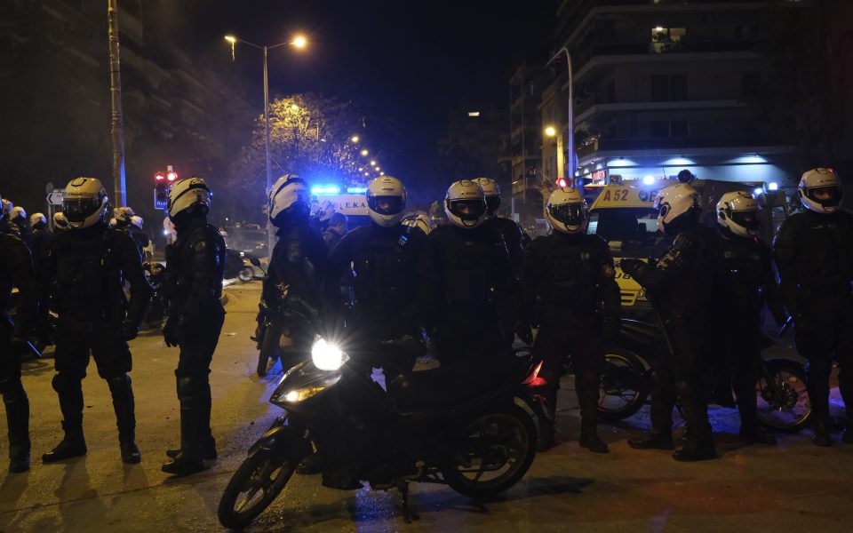 Hooligans behind Athens suburb clashes