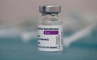 Vaccinations with AstraZeneca jab to continue in Greece pending EMA decision