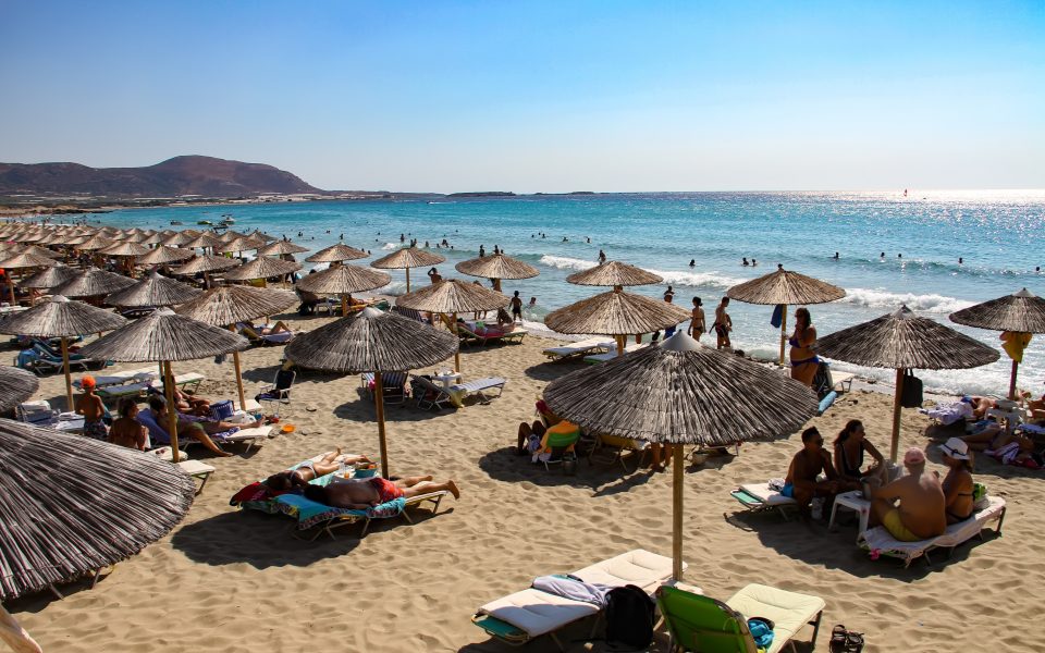 Theocharis asks Crete tourism professionals to get vaccinated