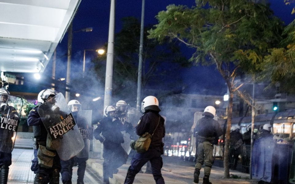Citizens attack police in Nea Smyrni – or was it vice versa?