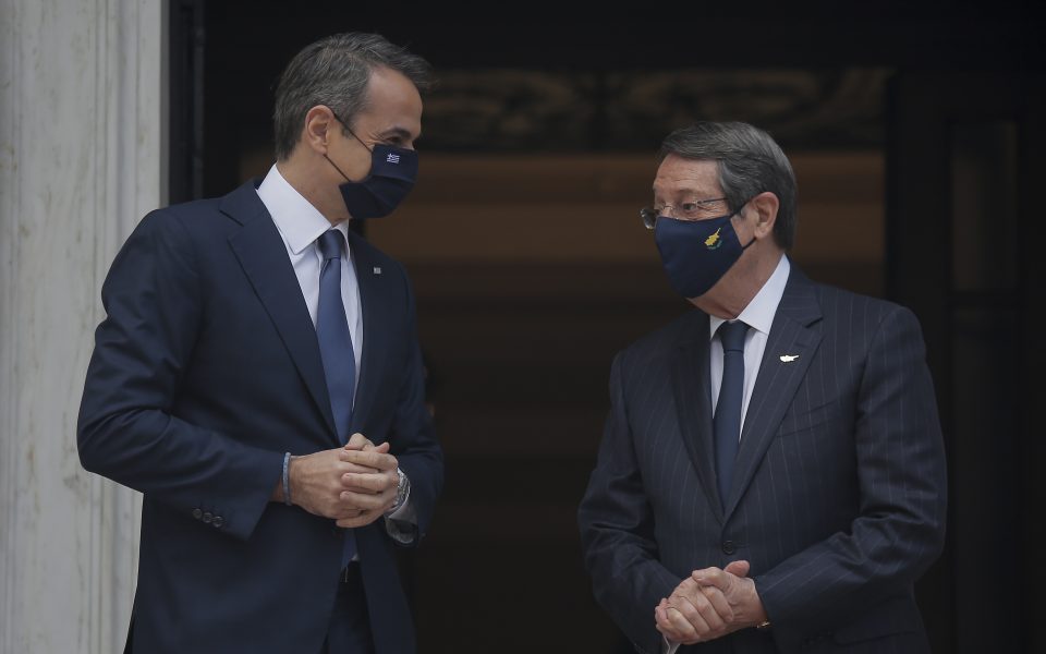 Greek PM welcomes Anastasiades, warns Turkey