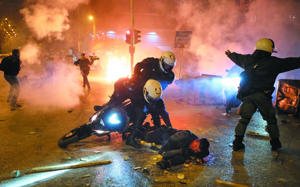 Violent clashes erupt in Athens suburb
