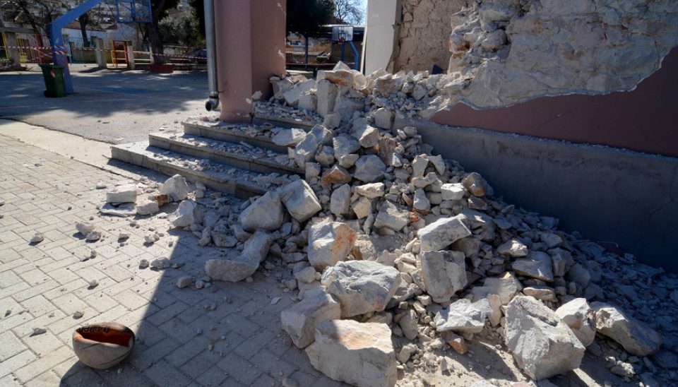 5.2-magnitude aftershock strikes central Greece, widely felt