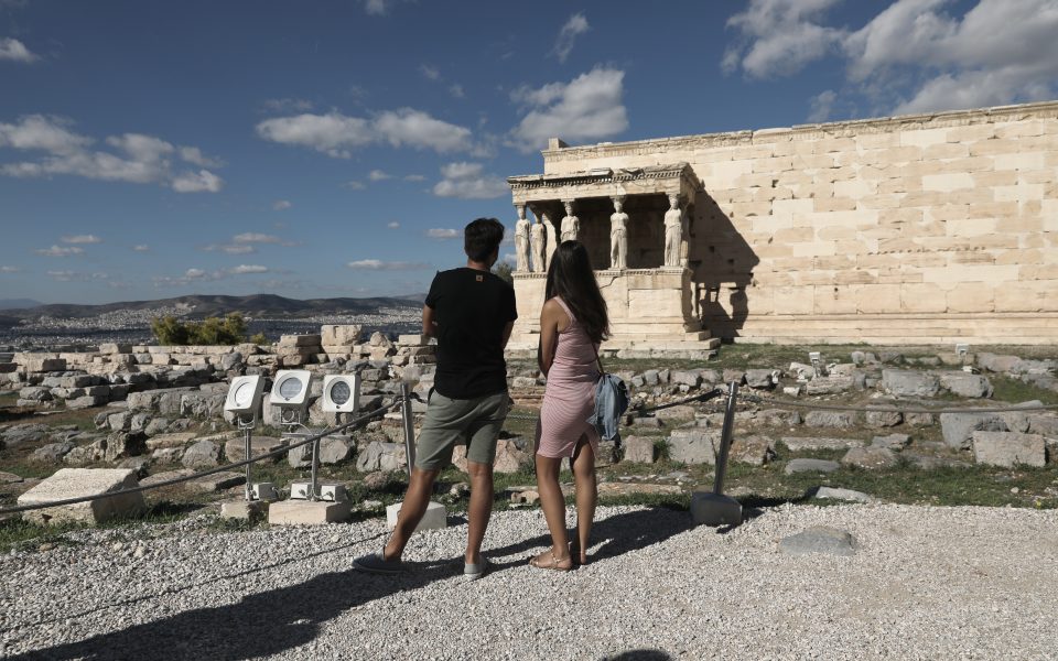 Greece to welcome vaccinated and Covid-negative tourists from May