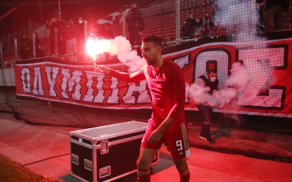Olympiakos crowned champion beating historic archrival