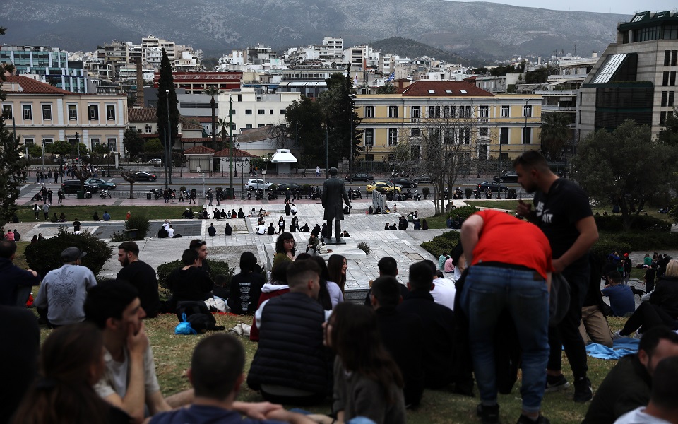 In the squares, Greece is getting sick