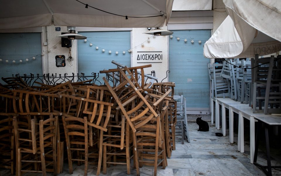 Greece to offer 330 million euros to help restaurants and bars open