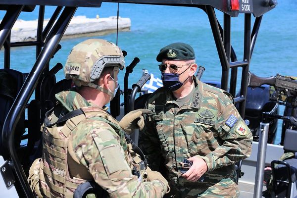 Armed Forces chief visits Lesvos outposts