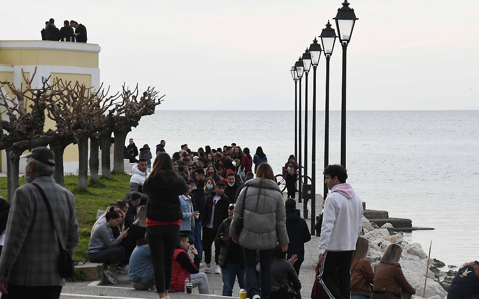 Fears of surge in Thessaloniki, Kozani and Achaia, as capital also struggles