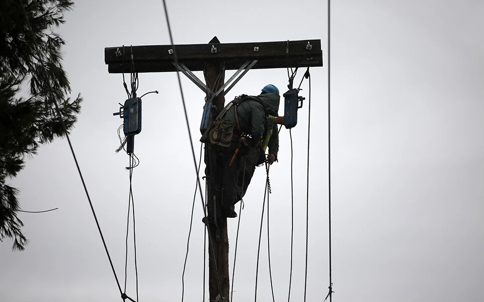 Three workers die of electrocution in Evia