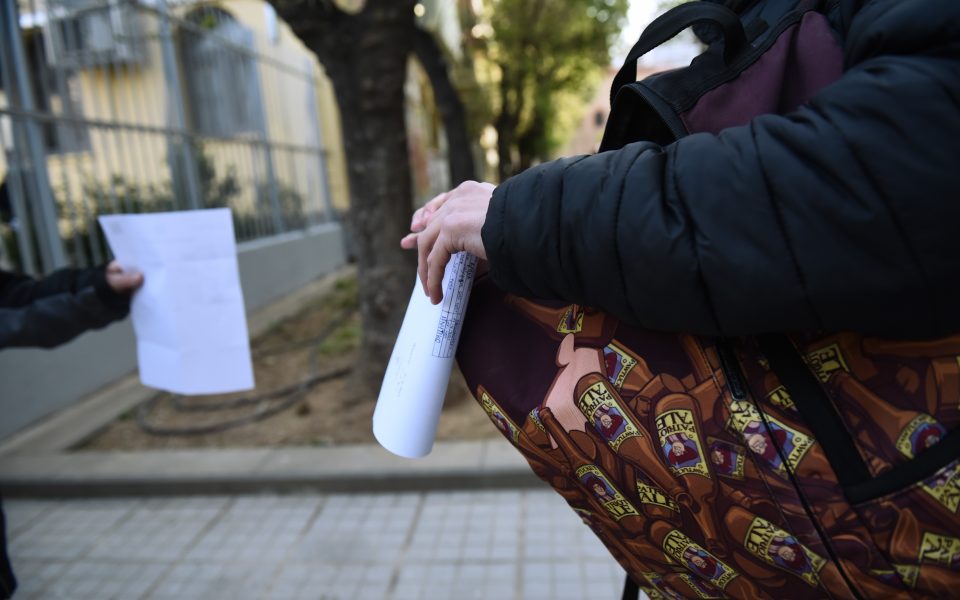 Greece reopens senior high schools