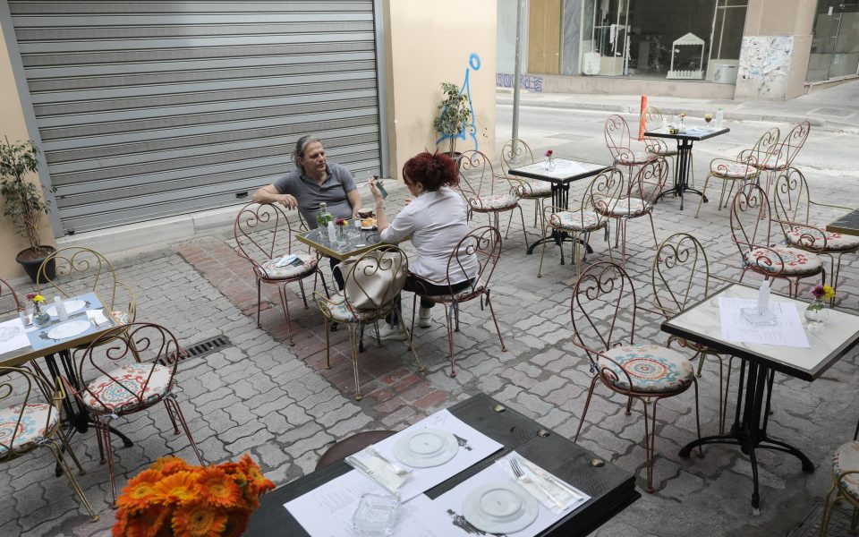 Minister warns against complacency as Greece reopens bars, restaurants