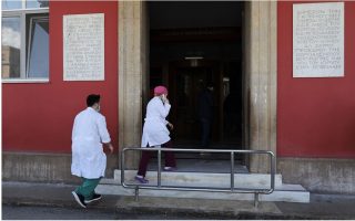 Teenager intubated with coronavirus in Athens