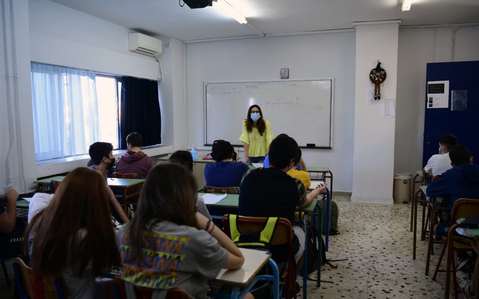 Primary, junior high schools, courts, reopen in Greece