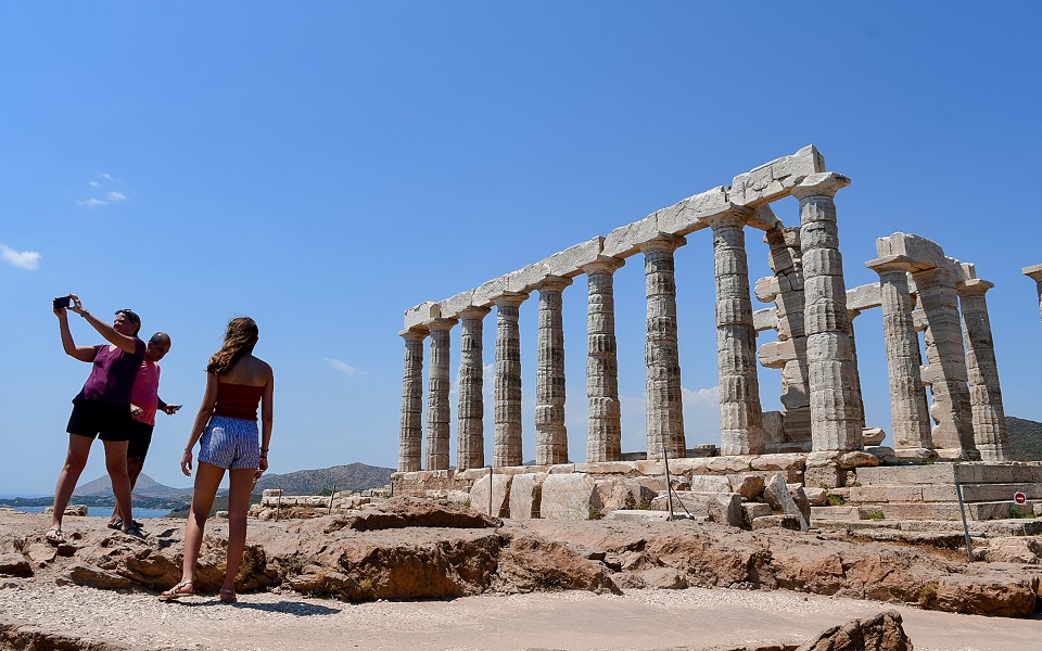 Greece woos foreign tourists as it reopens