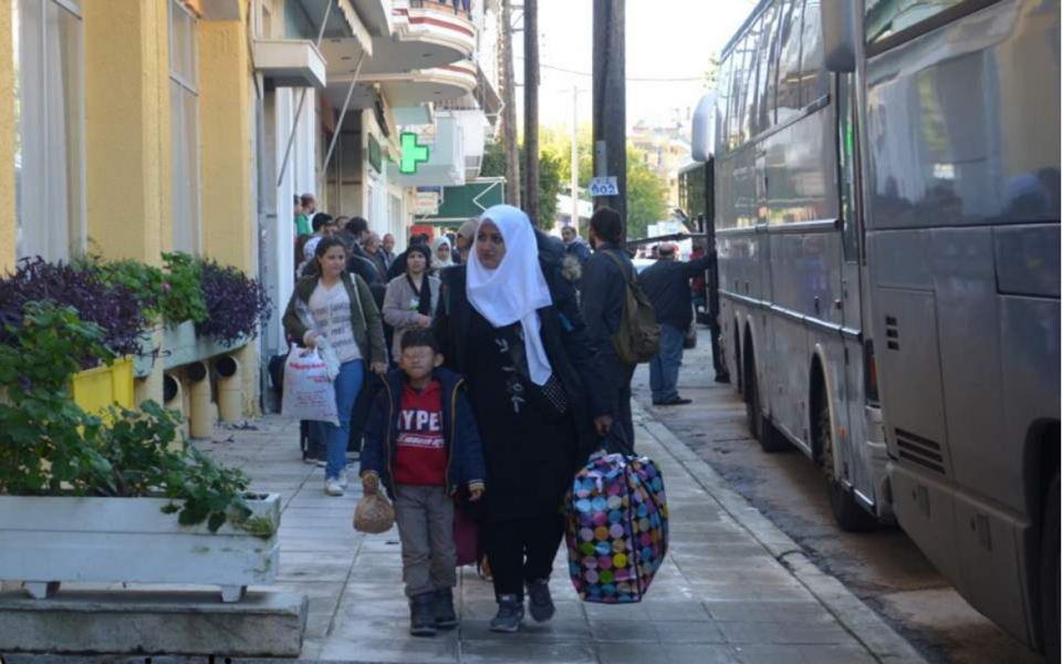 Dendias: Greece respects refugees’ struggles