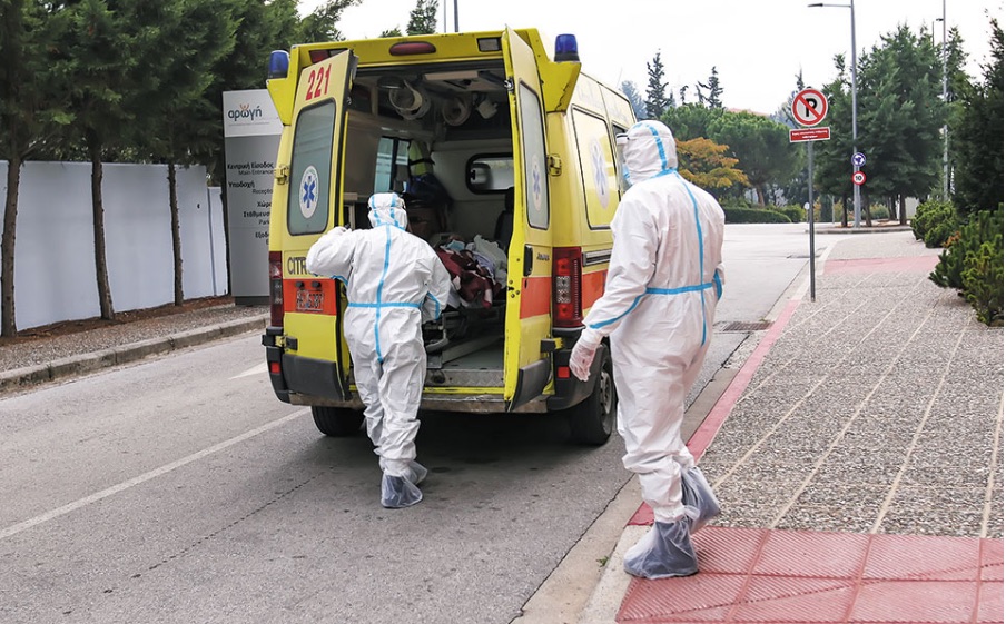Piraeus attack raises alarm over paramedics’ safety