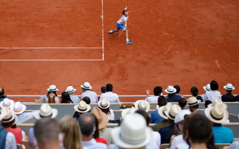 Tsitsipas breezes into French Open quarter-finals