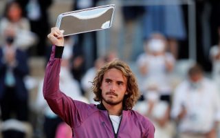 Tsitsipas learned about grandmother’s death five minutes before French Open final