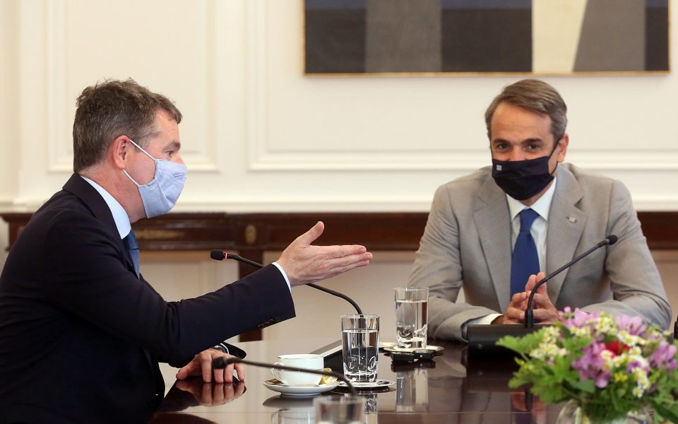 Mitsotakis hosts meeting with Eurogroup president
