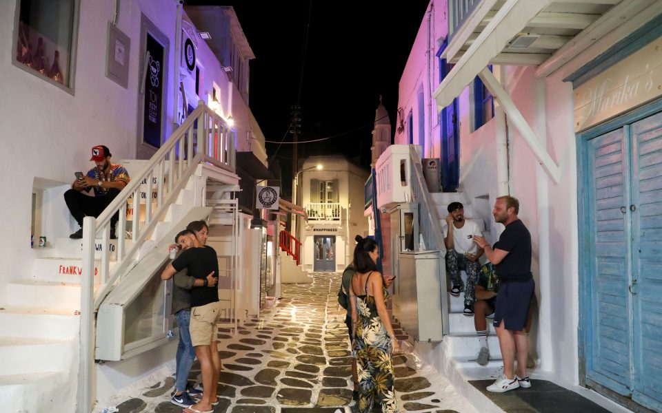 Greek tourism faces tense ‘summer of patience’