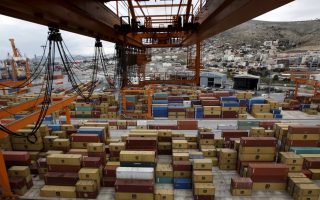Piraeus port container workers call strike for Dec 1-2
