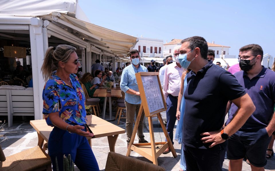 Tsipras: Mykonos curfew an example of government’s ‘utter failure’