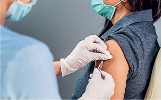 Hospital workers union to shun mandatory vaccines