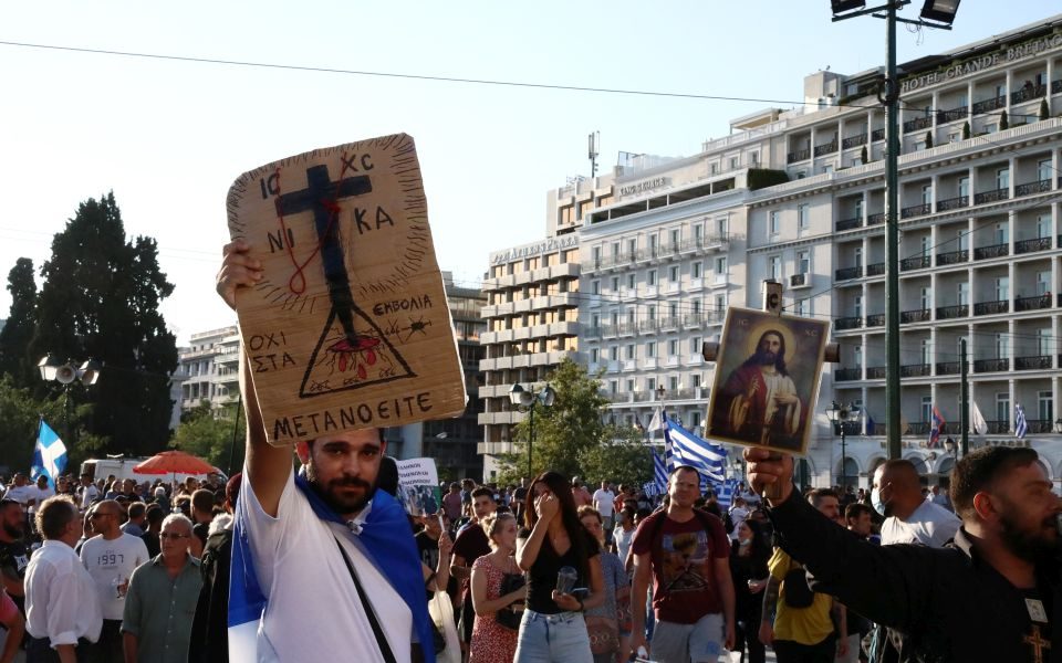 Police make five arrests at Athens anti-vaxx demo
