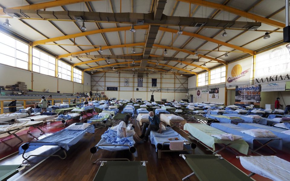Basketball court turns evacuation center in Evia