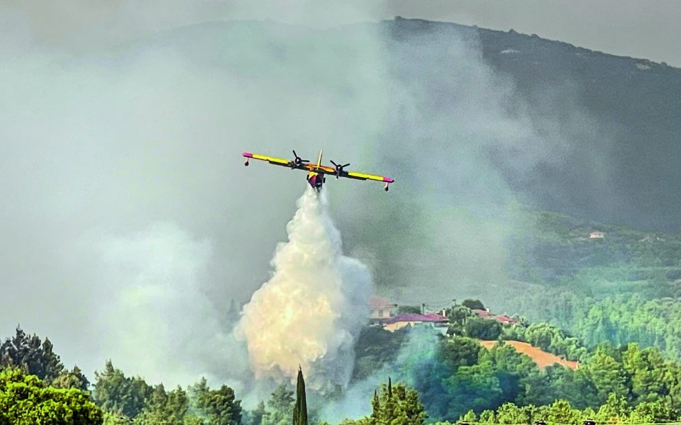 Over 20 villages evacuated as fire rages in Gortynia