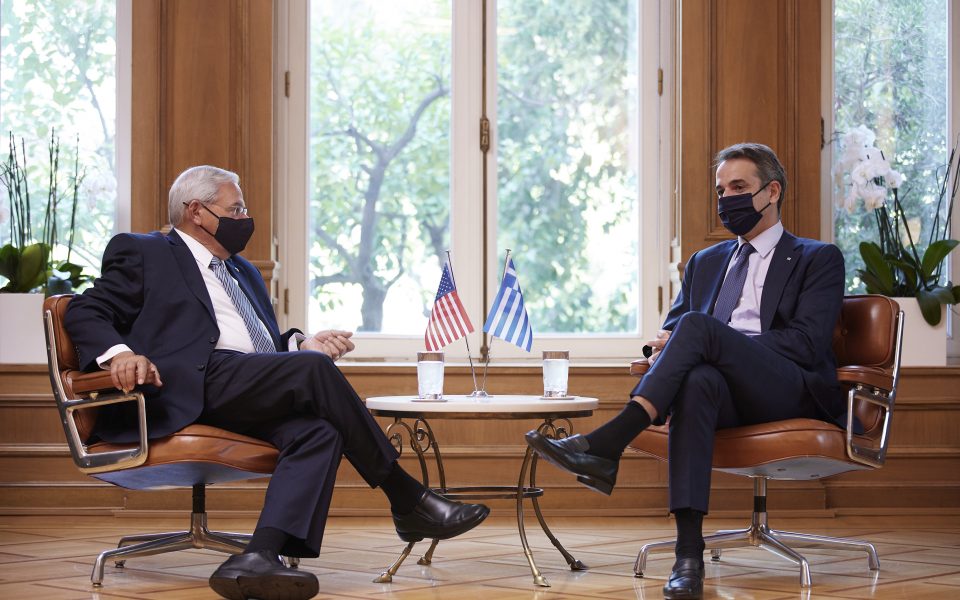 Mitsotakis meets with US Senator Menendez