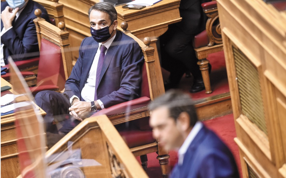 Mitsotakis, Tsipras cross swords in House