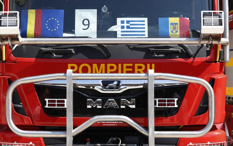Romanian firefighters return from Greece