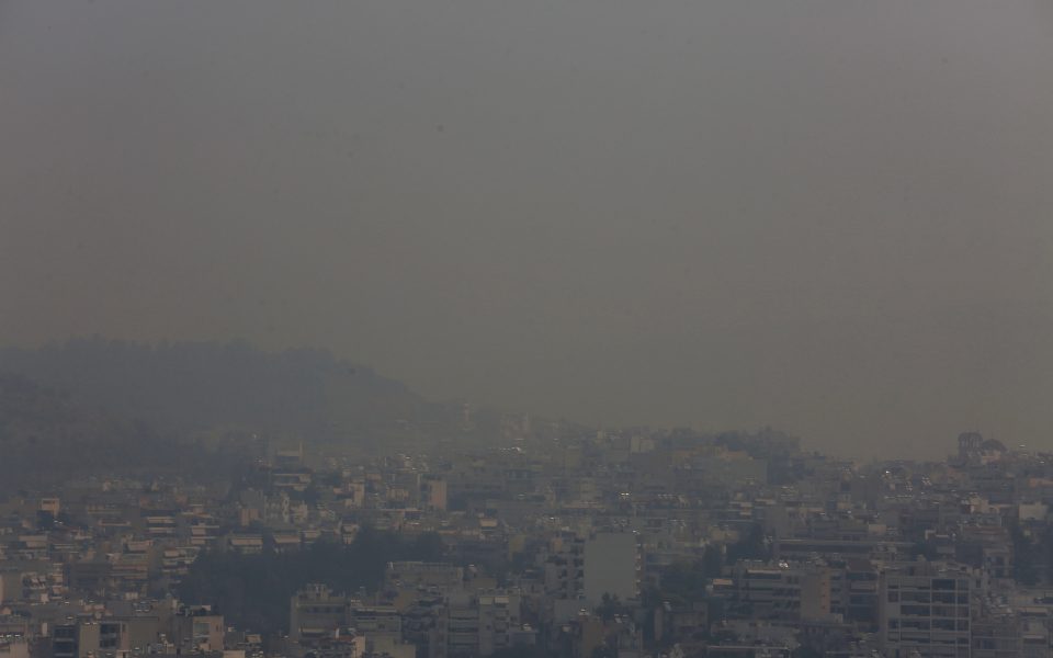 Mask use urged against Athens smoke