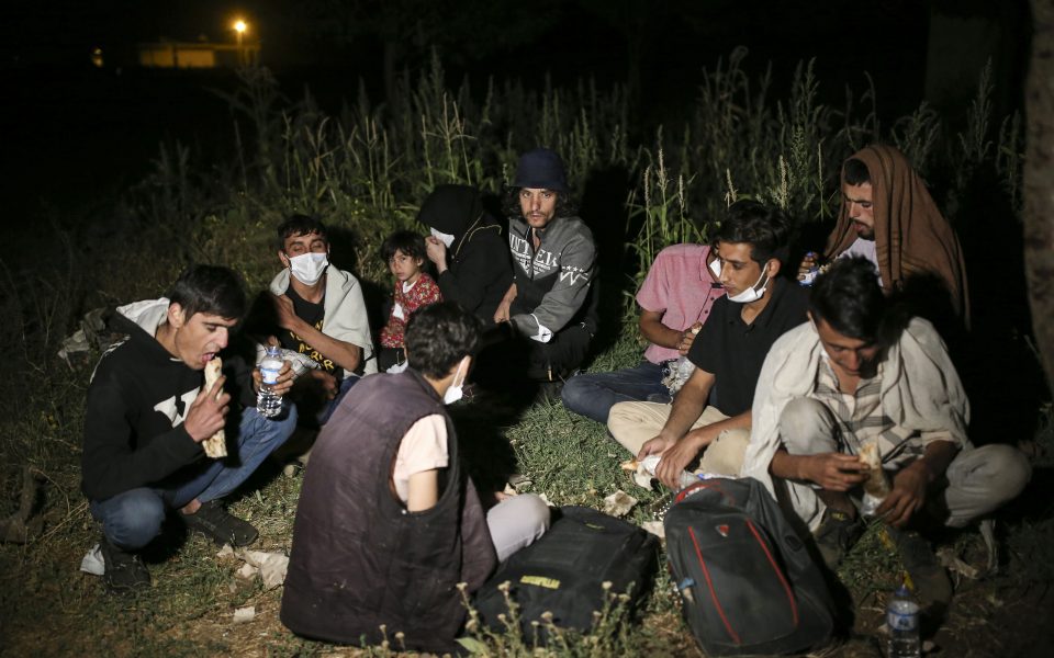Fearing Afghan refugee influx, Turkey reinforces border