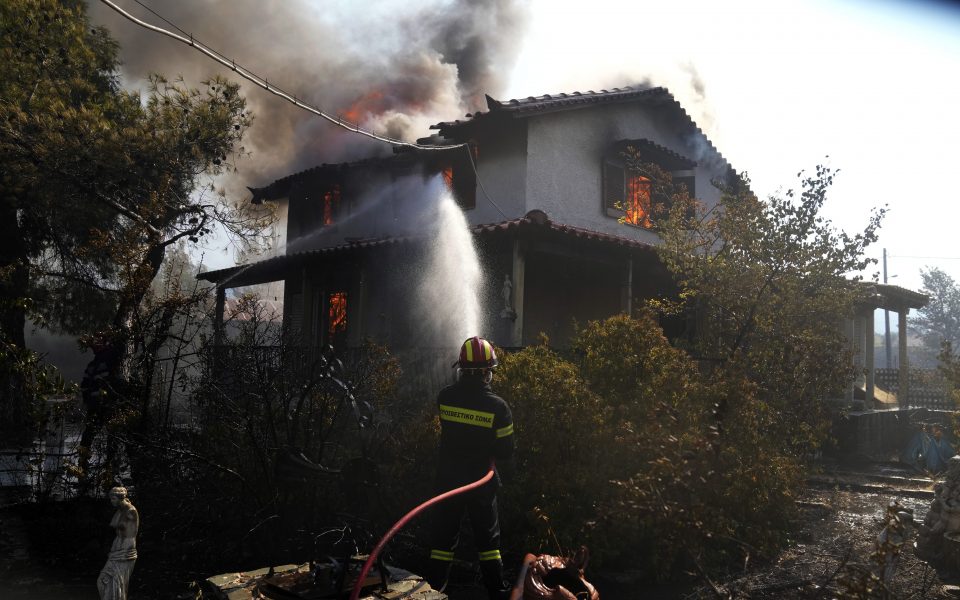Houses damaged by new Vilia fire