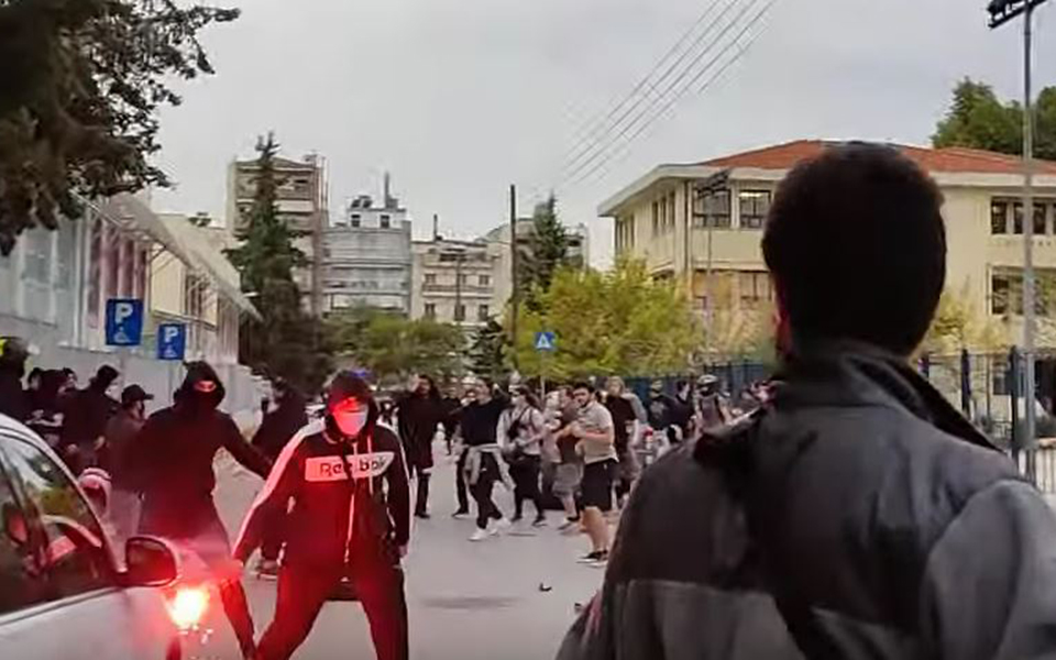 Teenagers involved in violent clash outside Thessaloniki school