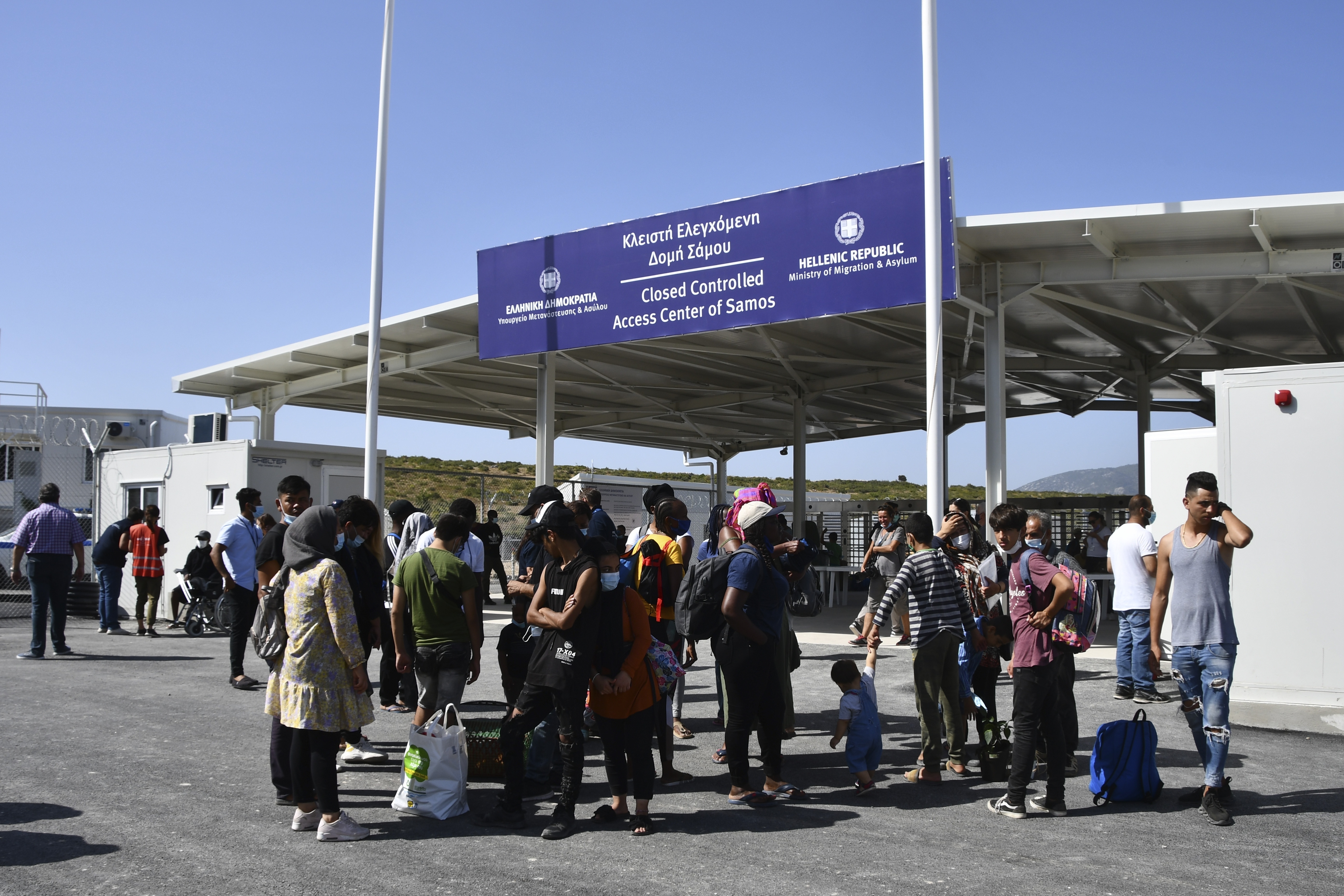 greek-authorities-begin-moving-migrants-into-new-camp1