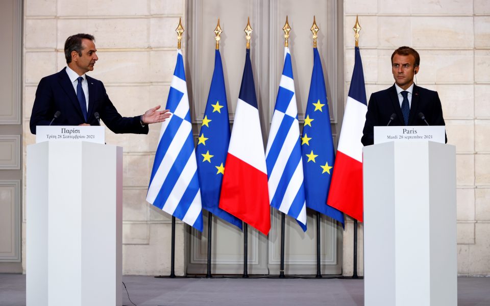 Greece, France sign €2.9 bln naval deal