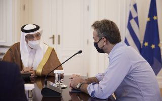 Mitsotakis meets Saudi investment minister in Athens