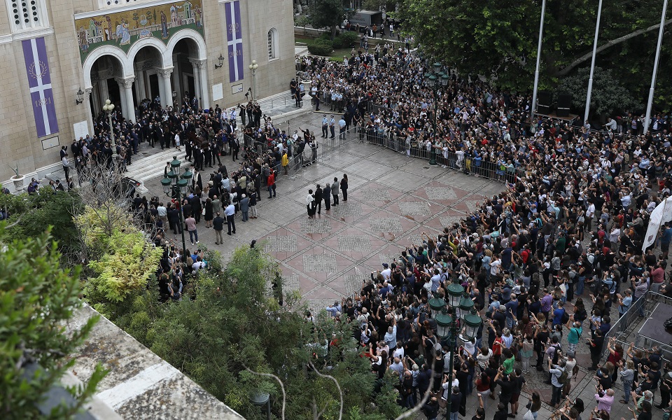 Mikis Theodorakis heads to final resting place
