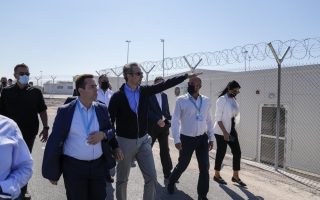 Mitsotakis views new Samos camp, says migrant smugglers ‘crushed’
