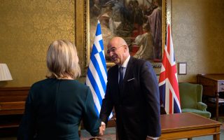 FM signs Strategic Bilateral Framework between Greece and UK