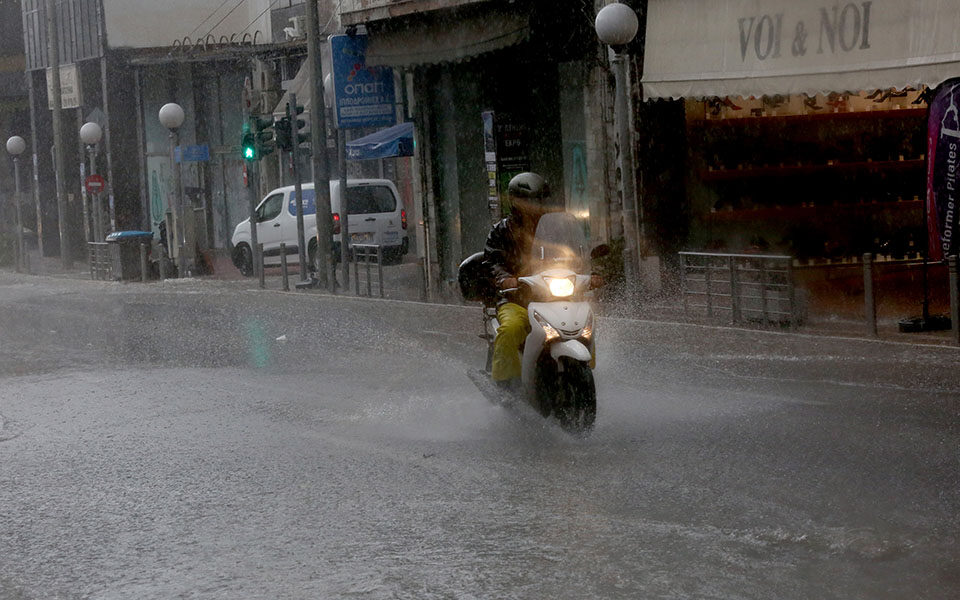 Heavy rain floods streets in Athens, Thessaloniki