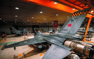 Turkey seeks to buy 40 F-16 fighters, upgrade 80 more