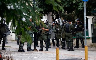 Thessaloniki court convicts three youths over high school riot