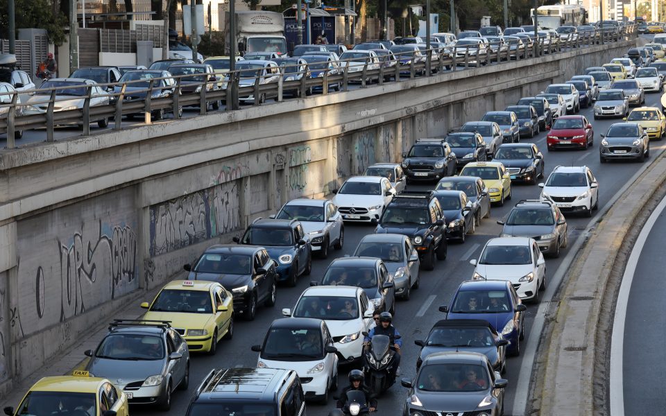 Streets of Greek capital once again choking with traffic