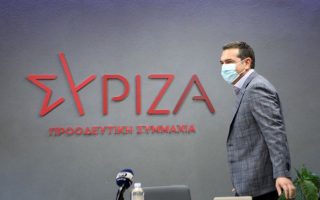 Mitsotakis is a ‘vaccination saboteur,’ Tsipras charges